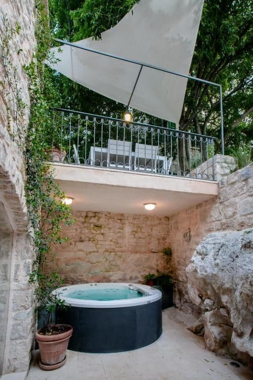 Deluxe three bedroom villa, terrace & jacuzzi 5-6 pax