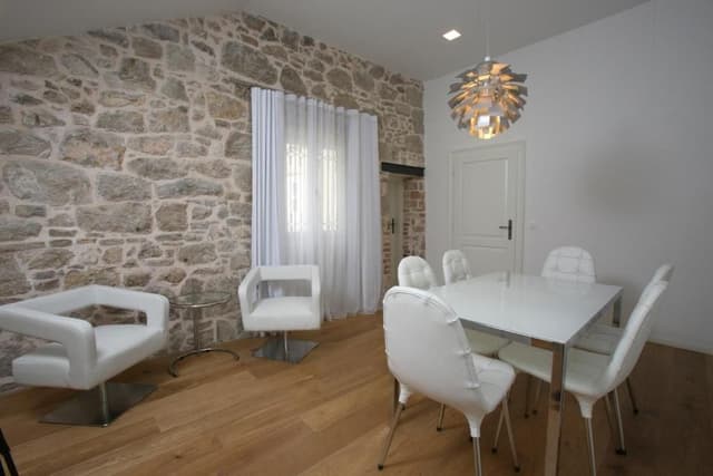 Deluxe three bedroom villa, terrace & jacuzzi 5-6 pax