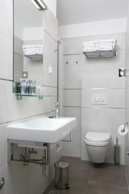 Deluxe three bedroom villa, terrace & jacuzzi 5-6 pax