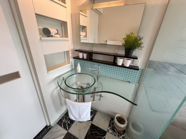Apartment (2702)