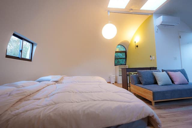 Dome Tent with Semi-Double Bed