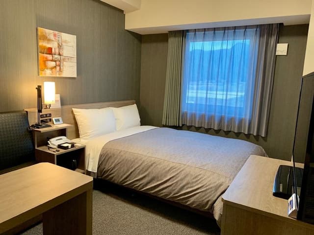 Small Double Room, Smoking