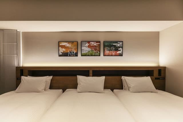 Corner Triple Room for 2 Guests, Non Smoking