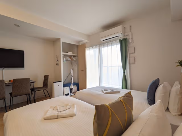 Design Quadruple Room, City View