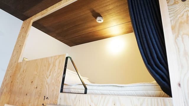 Japanese Room + 2 Bunker Beds with Private Shower Room