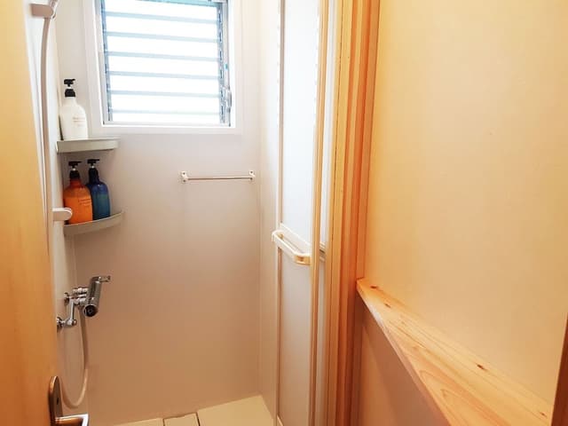 Japanese Room + 2 Bunker Beds with Private Shower Room