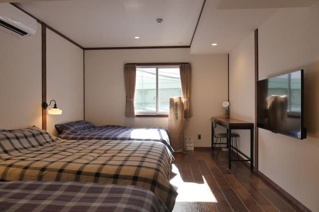 Family Apartment, Multiple Beds (401-402)