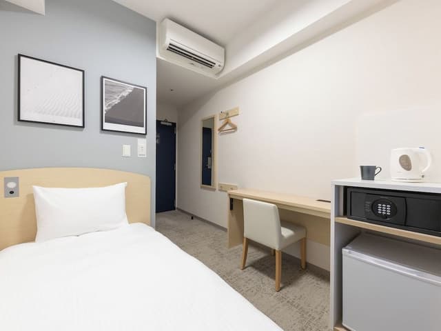 Standard Single Room, Smoking
