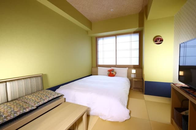 [No Housekeeping] Corner Double Room