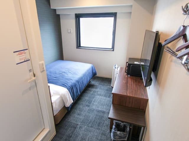 Single Room, Smoking