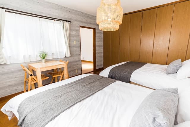10 bed rooms for family