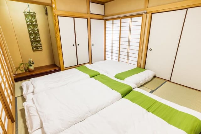 10 bed rooms for family