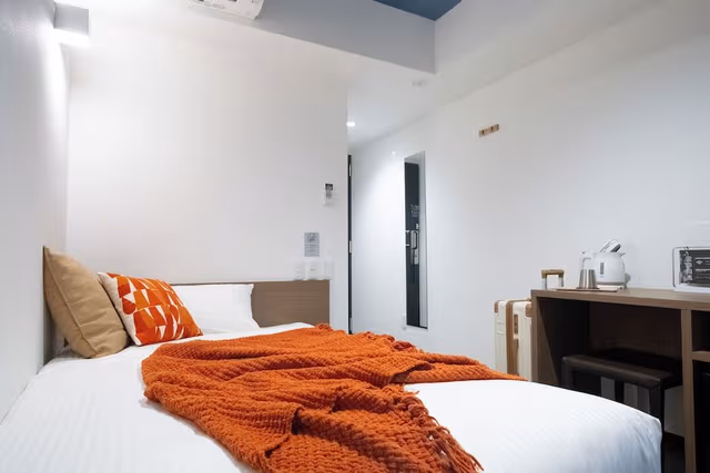 Essential 15 Single,1 Large Twin Bed, Non Smoking