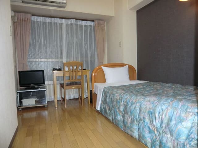 K Single Room, Smoking
