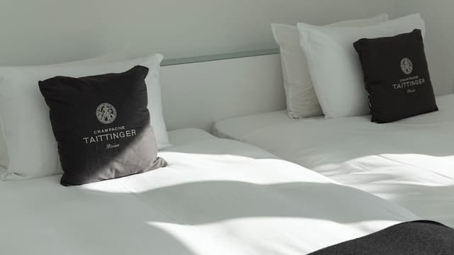 Upper Floor Deluxe Twin Room, Non Smoking (11F-13F)