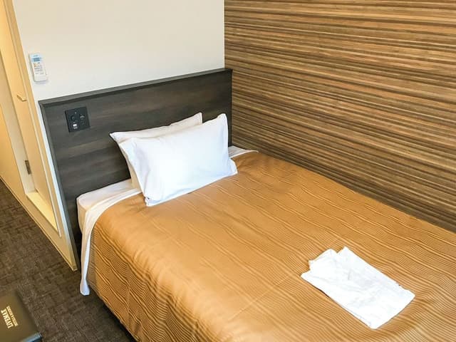 Single Room, Smoking