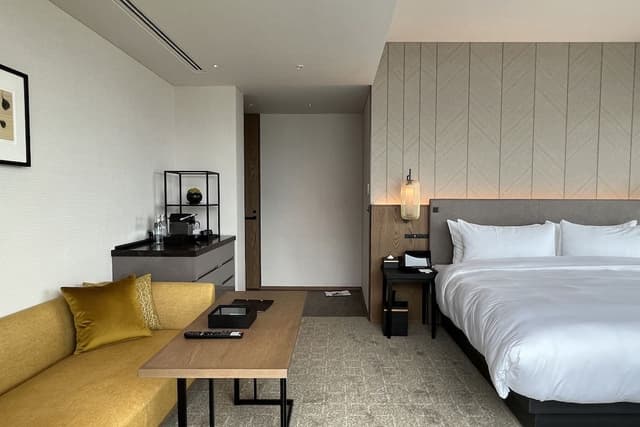Premier Room, 1 King Bed, Non Smoking, Park View (Corner)