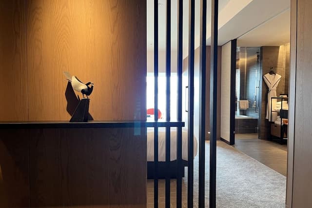 Premier Room, 1 King Bed, Non Smoking, Park View (Balcony)