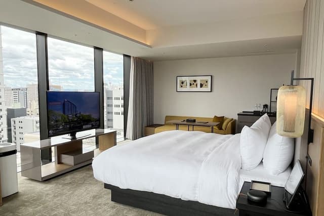 Premier Room, 1 King Bed, Non Smoking, Park View (Corner)
