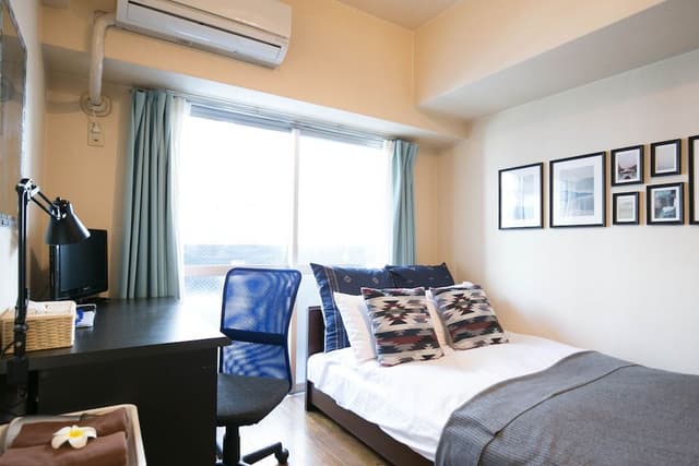 Large Single Bed Room