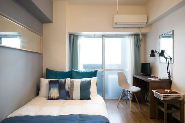 Large Single Bed Room