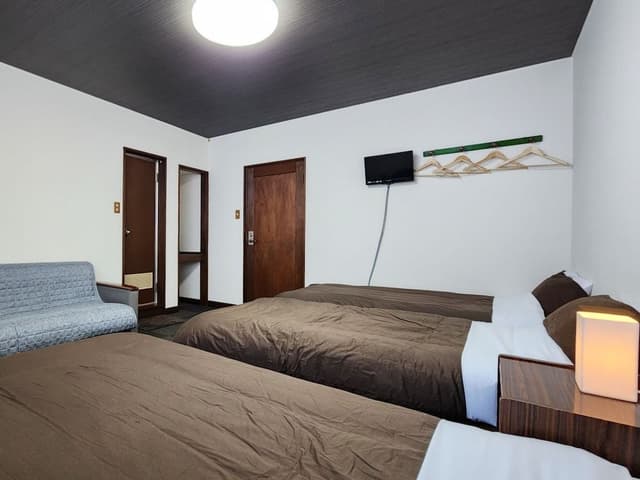 Triple Room, Non Smoking, Private Bathroom