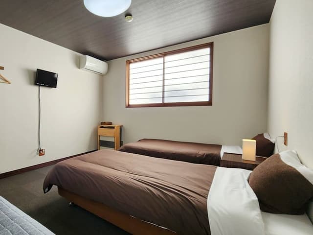 Twin Room, Non Smoking, Shared Bathroom