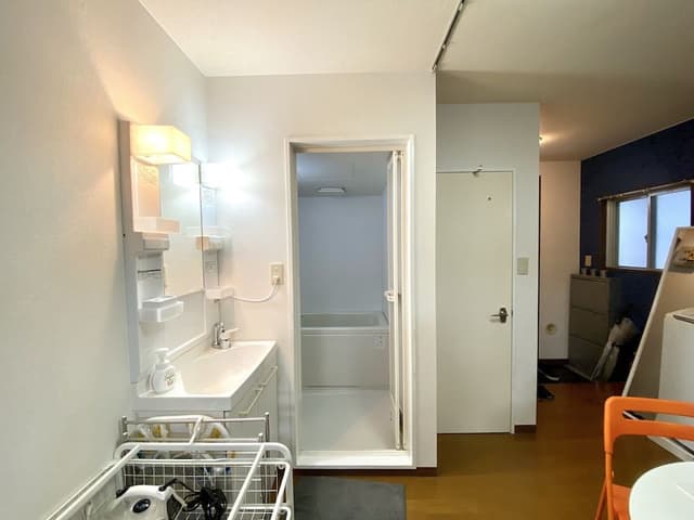 Apartment (402)