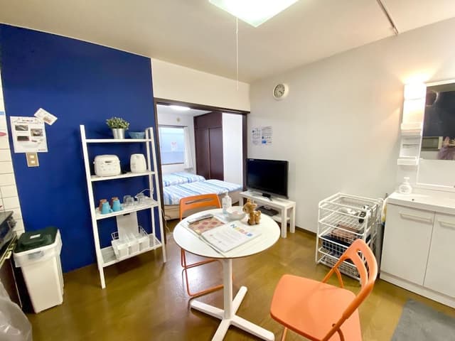 Apartment (402)