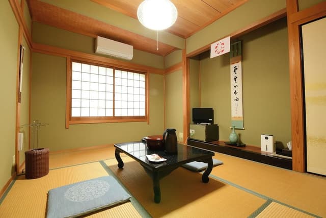 Economy Room