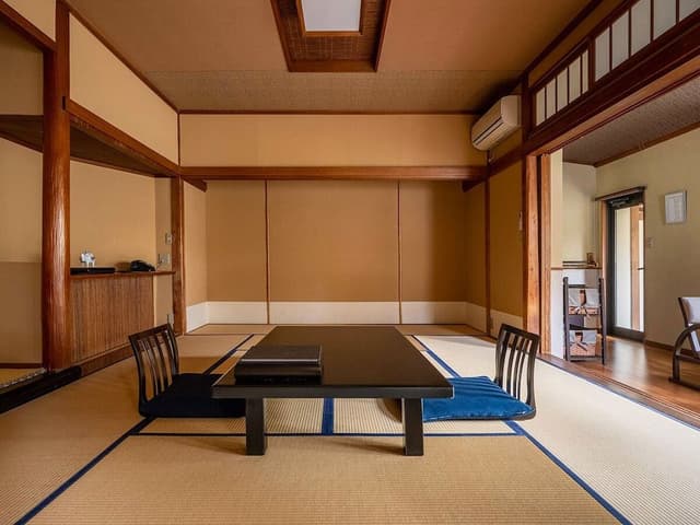 Room with Private External Bathroom ,Non Smoking