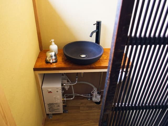 Classic Twin Room, Shared Bathroom