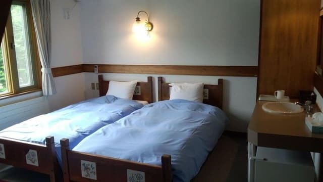 Room, Connecting Rooms (Private Bathroom)