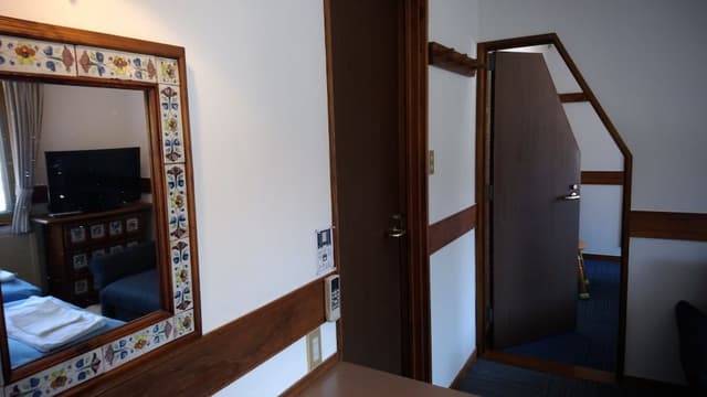 Room, Connecting Rooms (Private Bathroom)