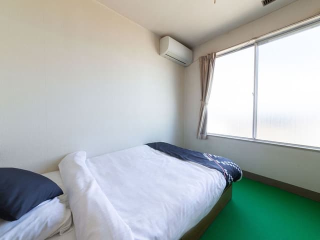 Single Room, Smoking