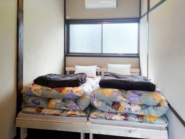 Twin Room, Non Smoking, Shared Bathroom