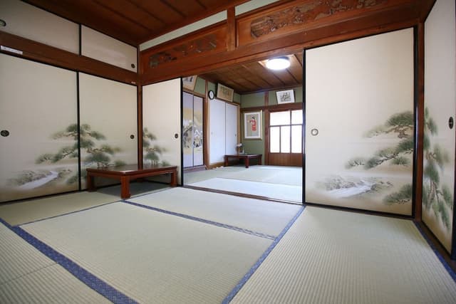 Japanese Room 6 tatami, Shared Bathroom
