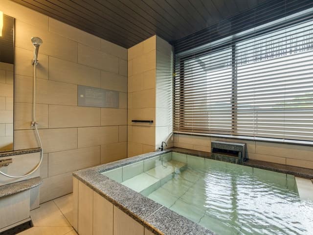 Deluxe Quadruple Room, Private Bathroom