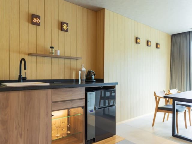 Deluxe Quadruple Room, Private Bathroom