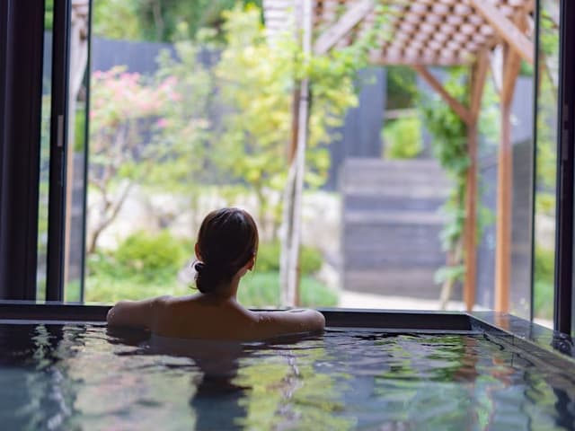 Luxury Suite, Private Bathroom, Garden View