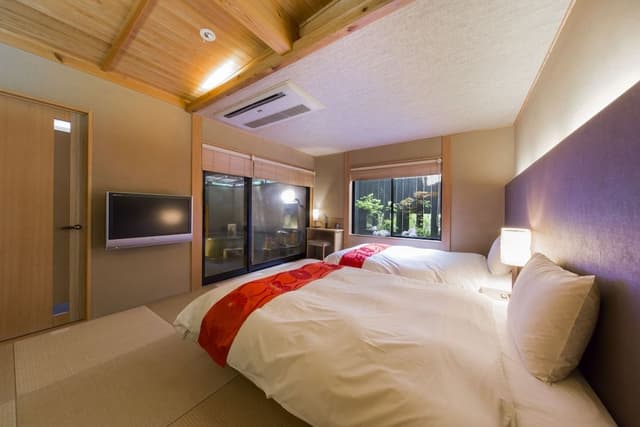 Annex KAWA/YAMA/TSUKI - Triple Room with Partial Open-air Hot Spring Bath