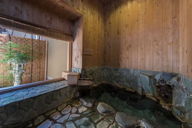Annex SHUNSOU - Quadruple Room with Hot Spring Rock Bath