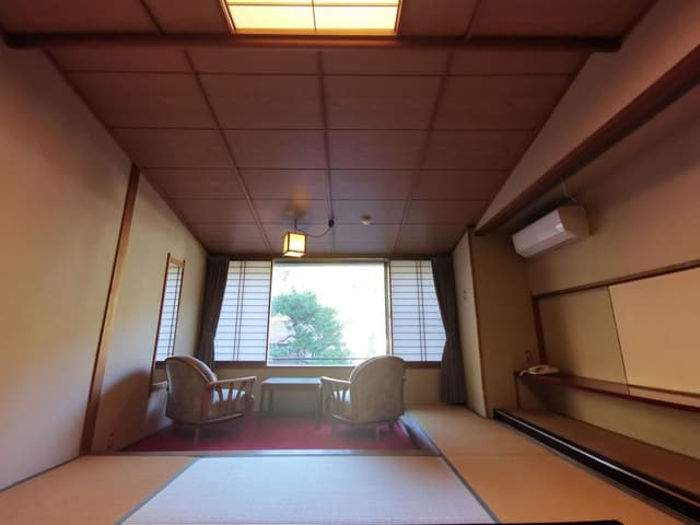 Economy Room