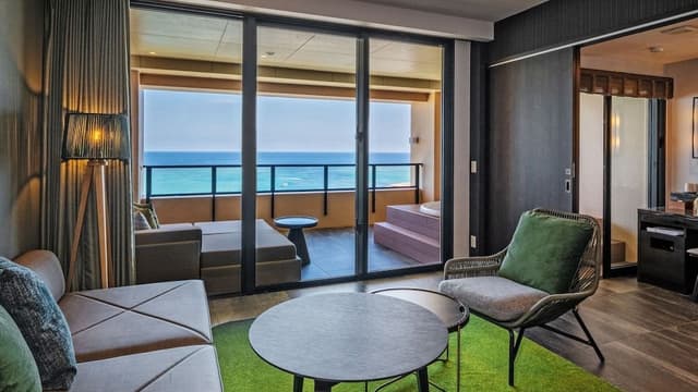 Ocean Terrace Deluxe (Twin) Non-Smoking