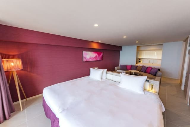 Corner Ocean Suite Non-Smoking