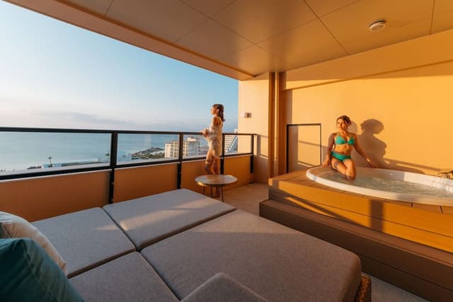 Corner Ocean Suite Non-Smoking