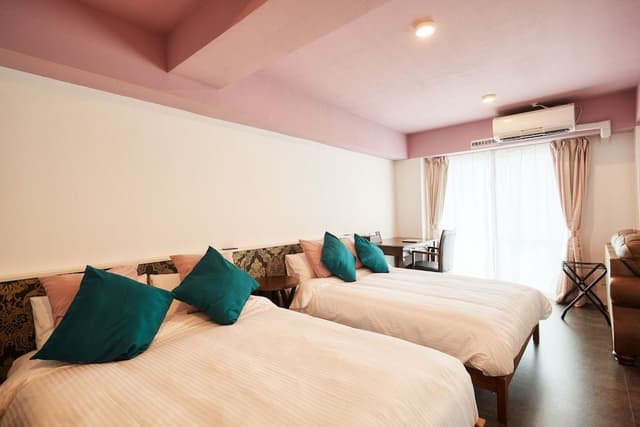 High-Floor Glory Deluxe Room - Non-Smoking