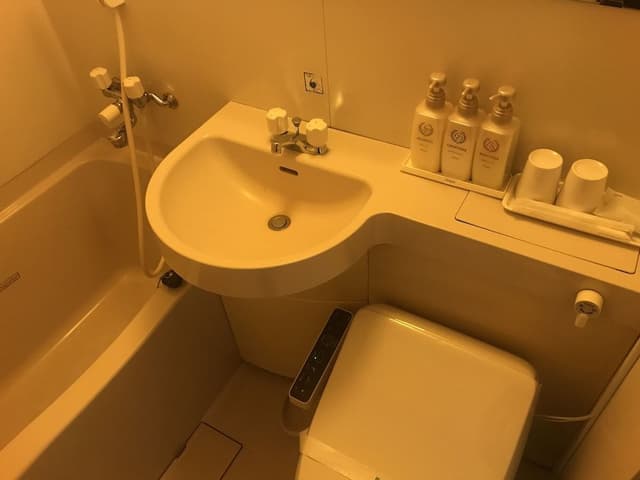 Twin Room, Smoking