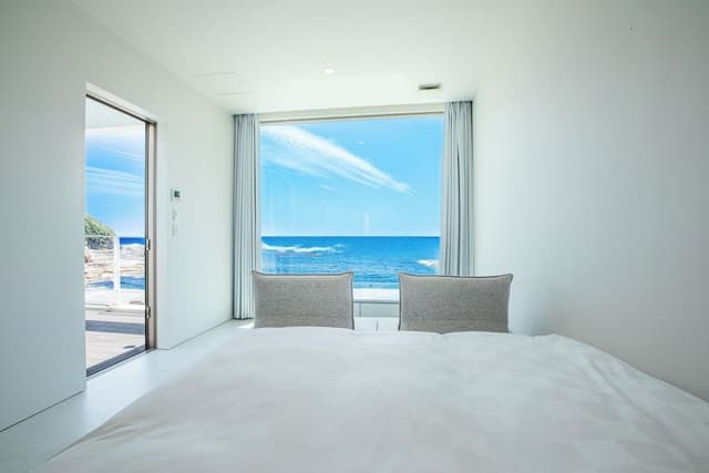 (Exclusive One-Group-Per-Day) Oceanfront Private Villa (Annex + Main Building Twin Rooms)Non Smoking