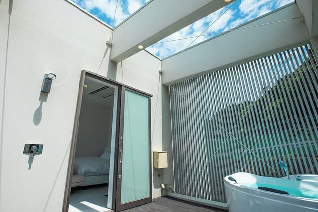 (Exclusive One-Group-Per-Day) Oceanfront Private Villa (Annex + Main Building Twin Rooms)Non Smoking
